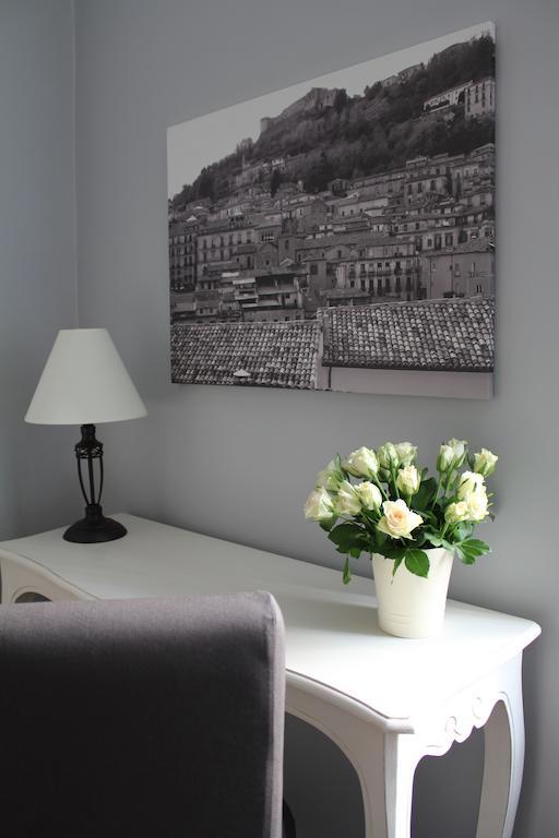 B&B Via Dell'Astrologo Козенца Номер фото
